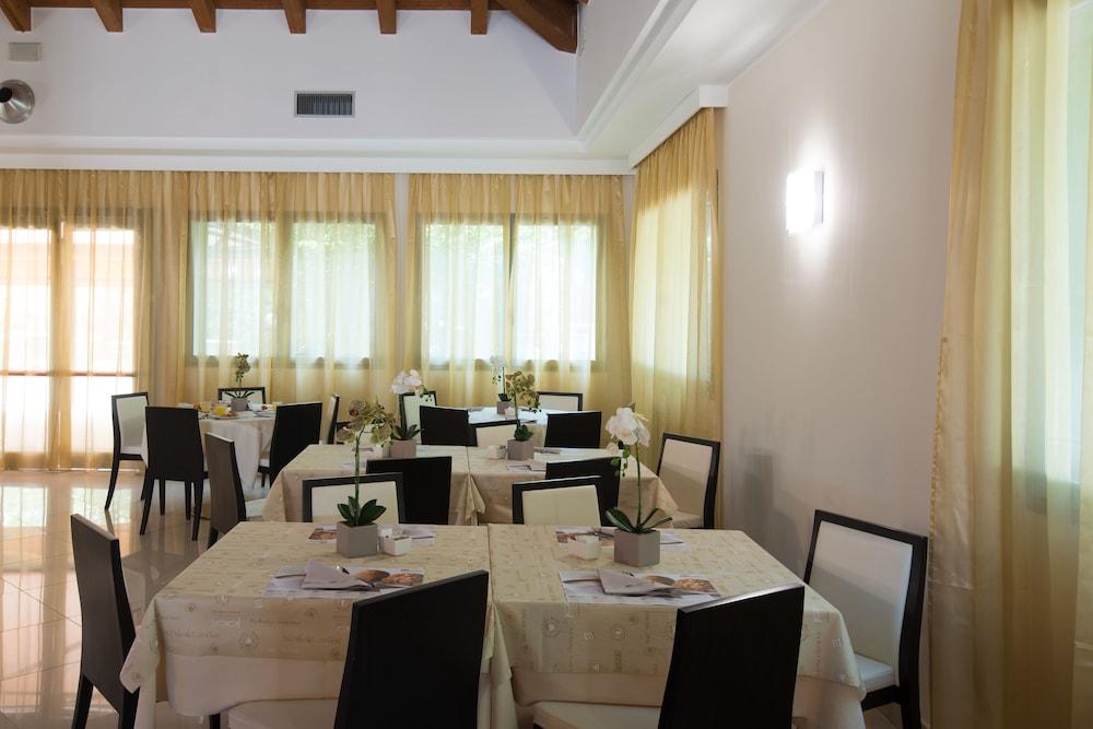 As Hotel Sempione Fiera San Vittore Olona Buitenkant foto